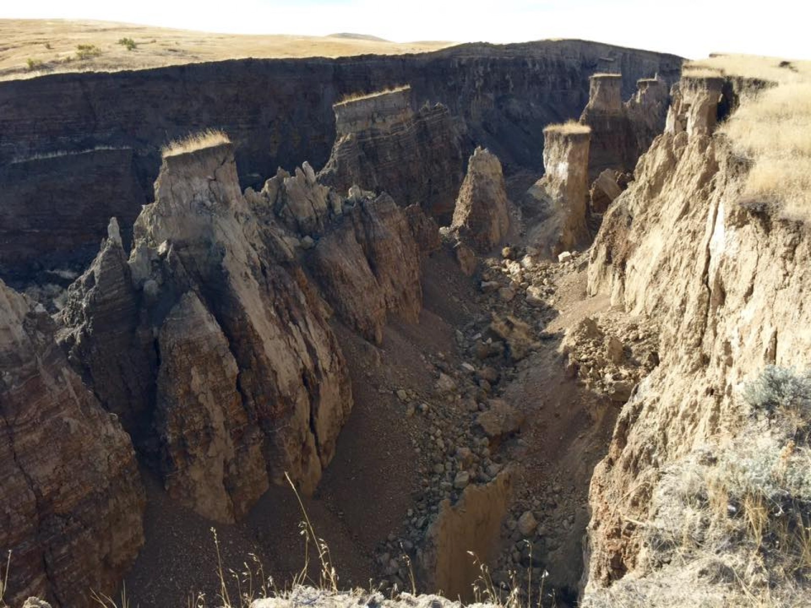 Huge Crack in The Earth Opens Up Yellowstone Bighorn Mountains, page 1