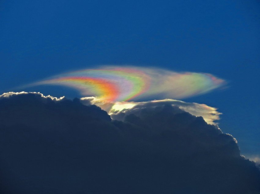 Intense and beautiful circumhorizontal arc(fire rainbow) over florida ...