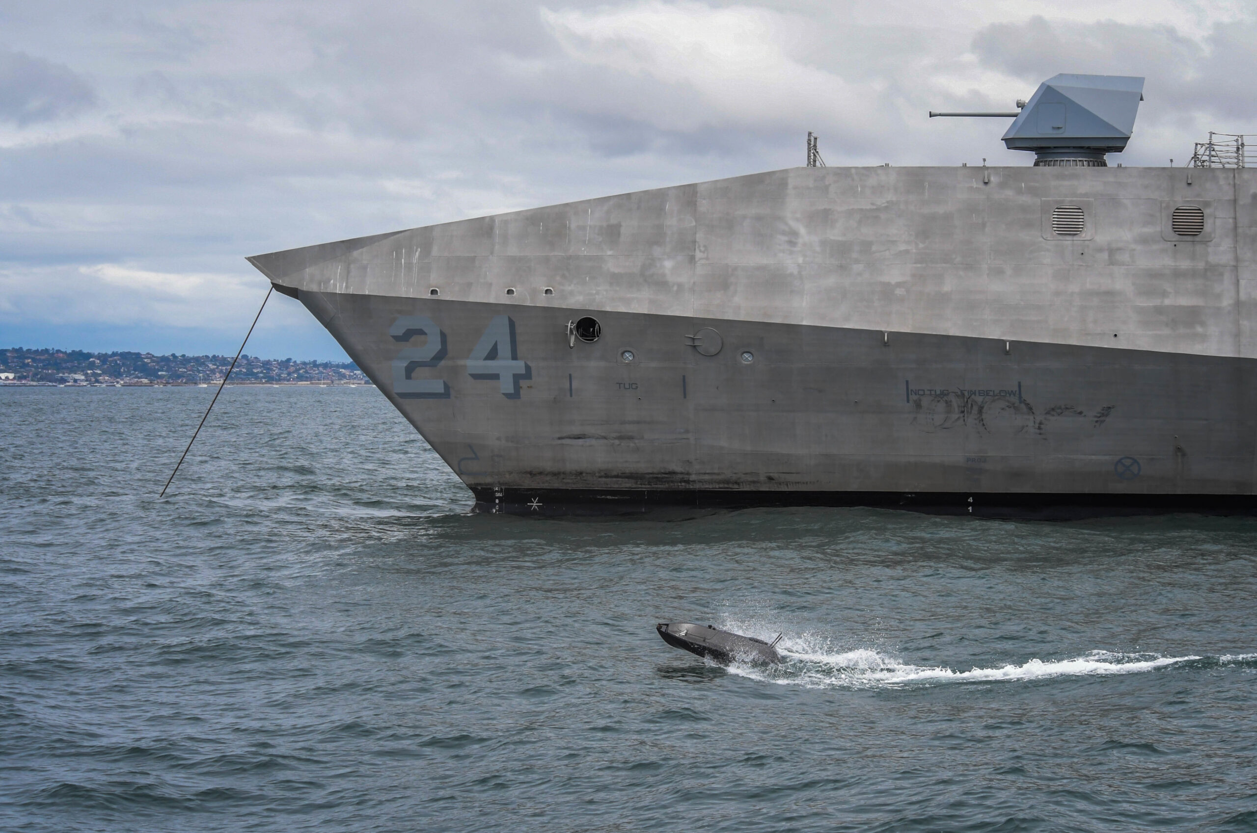 Беспилотные судна информация. Беспилотный корабль. Беспилотный катер в Севастополе. Беспилотное надводное судно. Беспилотный надводный аппарат.