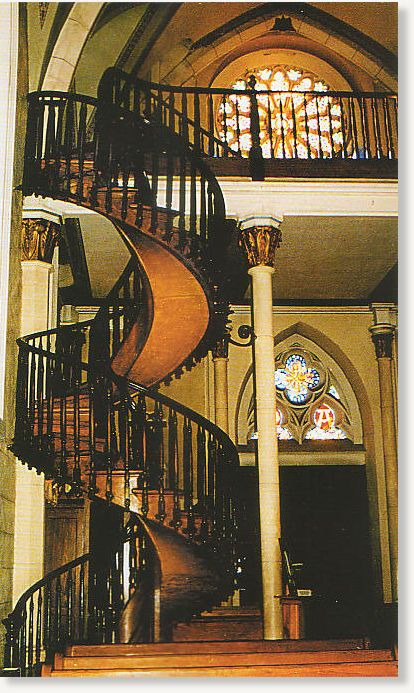 アメリカのサンタ・フェにある有名な聖ヨゼフの階段